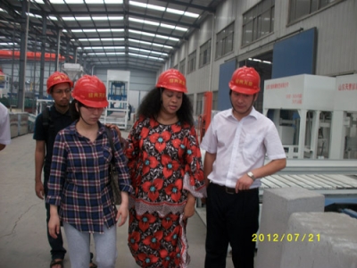 2012.7.21日坦桑尼亞總統(tǒng)夫人來我公司參觀指導(dǎo)、洽談合作